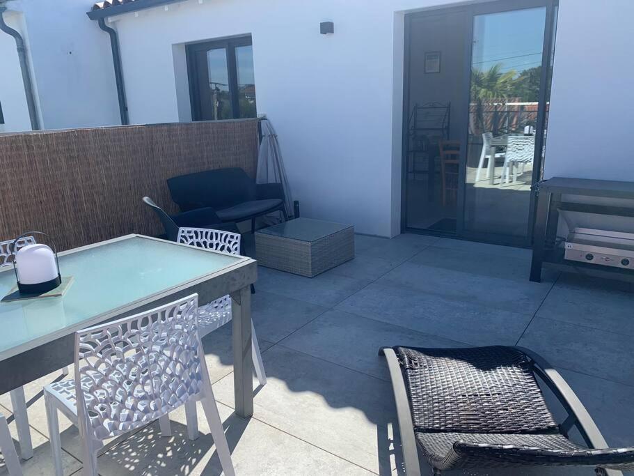 Maison Terrasse Proche Centre Ville Et Ile De Re La Rochelle  Exteriér fotografie