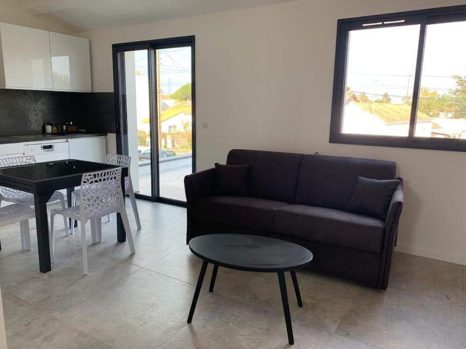 Maison Terrasse Proche Centre Ville Et Ile De Re La Rochelle  Exteriér fotografie