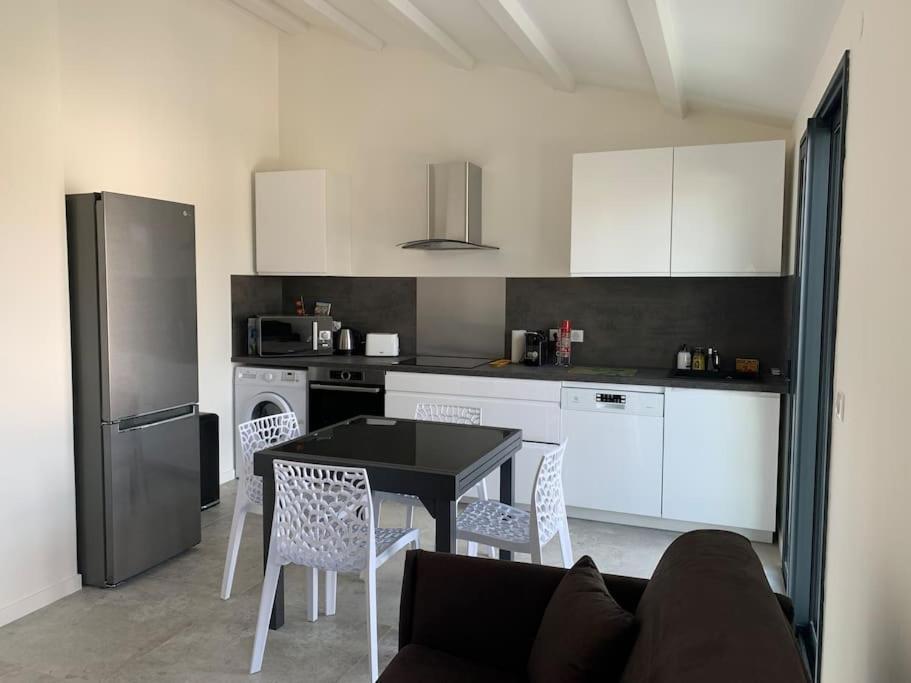 Maison Terrasse Proche Centre Ville Et Ile De Re La Rochelle  Exteriér fotografie