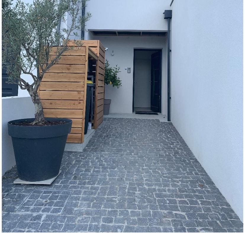 Maison Terrasse Proche Centre Ville Et Ile De Re La Rochelle  Exteriér fotografie